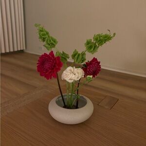 Ceramic Off-White Ikebana Vase